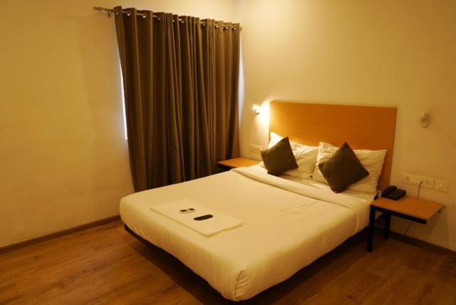 Treetop Inn Chennai Bagian luar foto